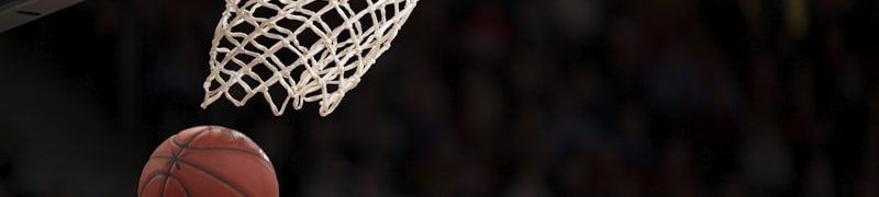 NBA季后赛詹姆斯突破上篮精彩瞬间